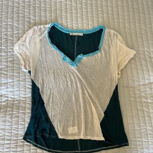 TOWNSEN Women's Teal and White V-Neck Unique Tee